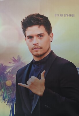 DYLAN SPROUSE - XXL Poster 80x55cm - Riverdale Clippings Fan Sammlung Plakat