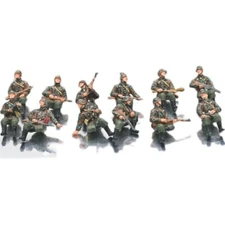 Camouflage 1/72 WWII German Army 12 Soldiers Assembled & Painted Plastic Model
