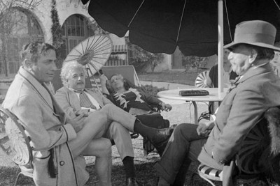 Albert Einstein im Gespräch mit Ernst Lubitsch 1933 Albert Einstein 4x6 FOTO