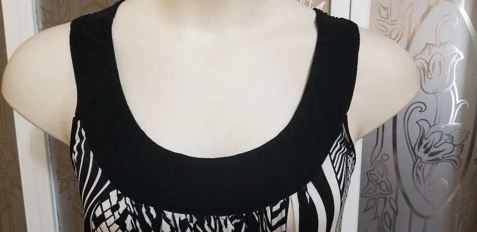 AVENUE ЖЕНЩИНЫ КРАСИВЫЙ ГЕОМЕТРИЧЕСКИЙ ЧЕРНО-БЕЛОЕ ПЛАТЬЕ - РАЗМЕР 22 / 24 - Изображение 4 из 4