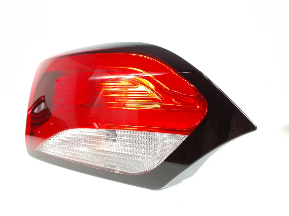 Chrysler Pacifica 3.6 L V6 2020 Rear Left Tailgate Inner Tail Light 68228941AF - Image 3 of 4