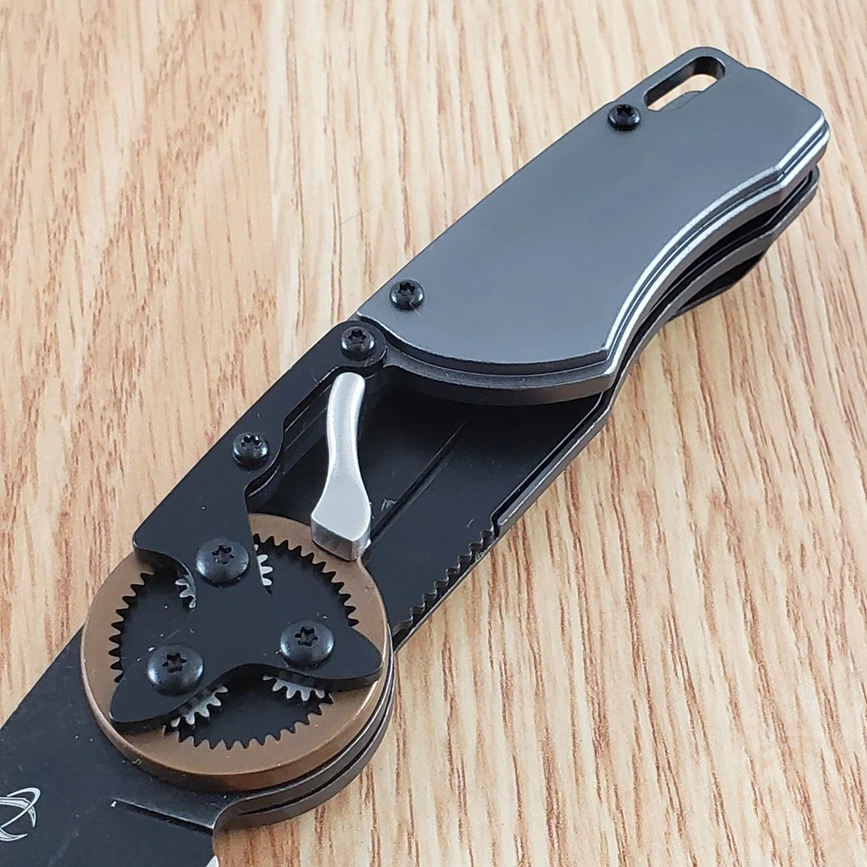 Cuchillo Plegable Mantis Gearhead Linerlock 3" 440C Hoja de Acero Gris Mango de Aluminio Foto 4 de 4