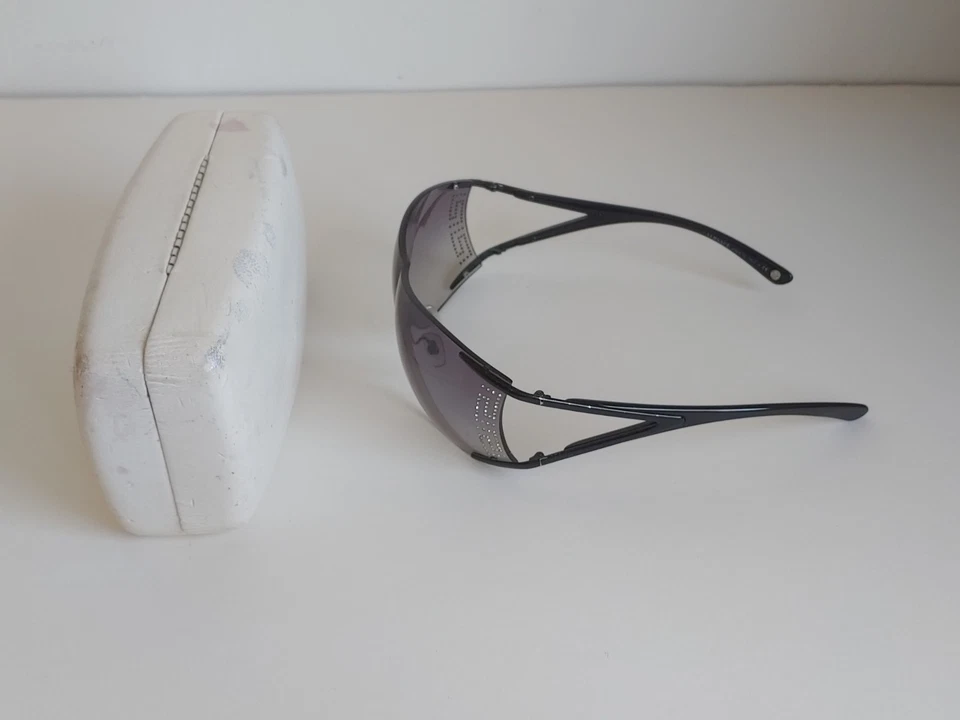 Gafas de sol Versace negras para mujer envolventes de diseñador MOD 2087-B 1009/11 125 2N Foto 2 de 4