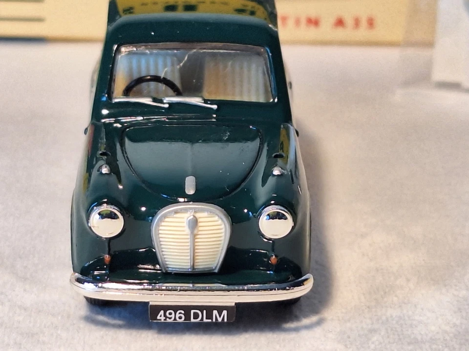 LLEDO VANGUARDS 1:43 AUSTIN A35 SALOON - DARK GREEN VA23000 - Image 2 of 4