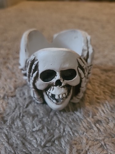 Yankee Candle Skull Heads Halloween Tea Light Holder 2012 - Picture 2 of 6