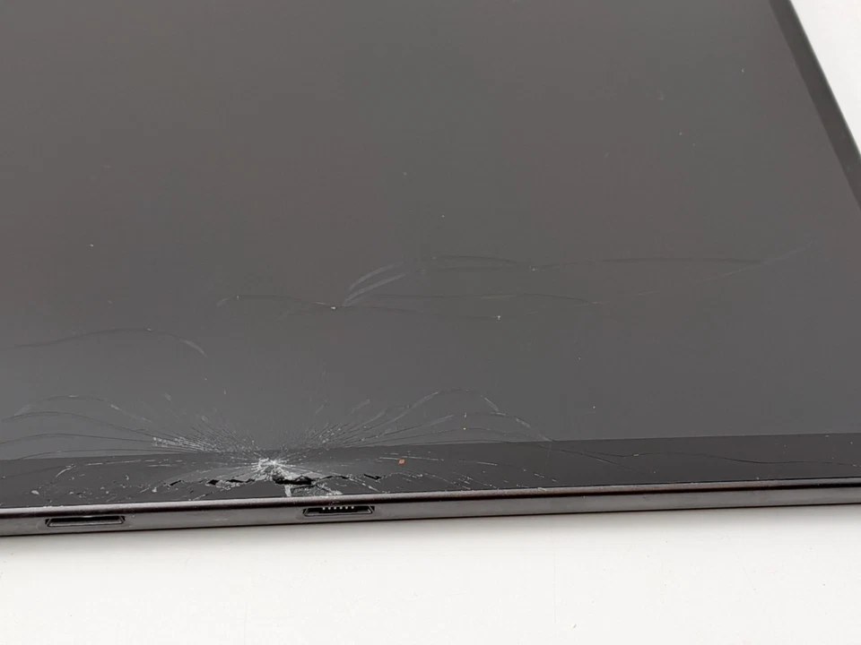 Tablet Microsoft Surface Pro 9 13" Core i5 8GB 256GB solamente | Pantalla agrietada Foto 2 de 4