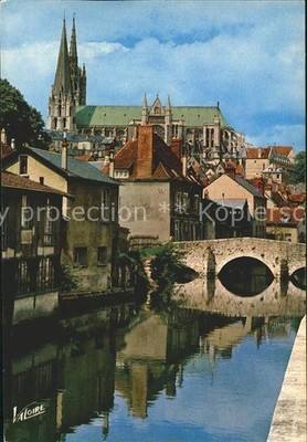 Chartres 28 Vieille Ville et Cathedrale 
