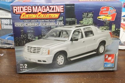 AMT Rides Magazine 2005 Cadillac Escalade EXT Sealed 1/25