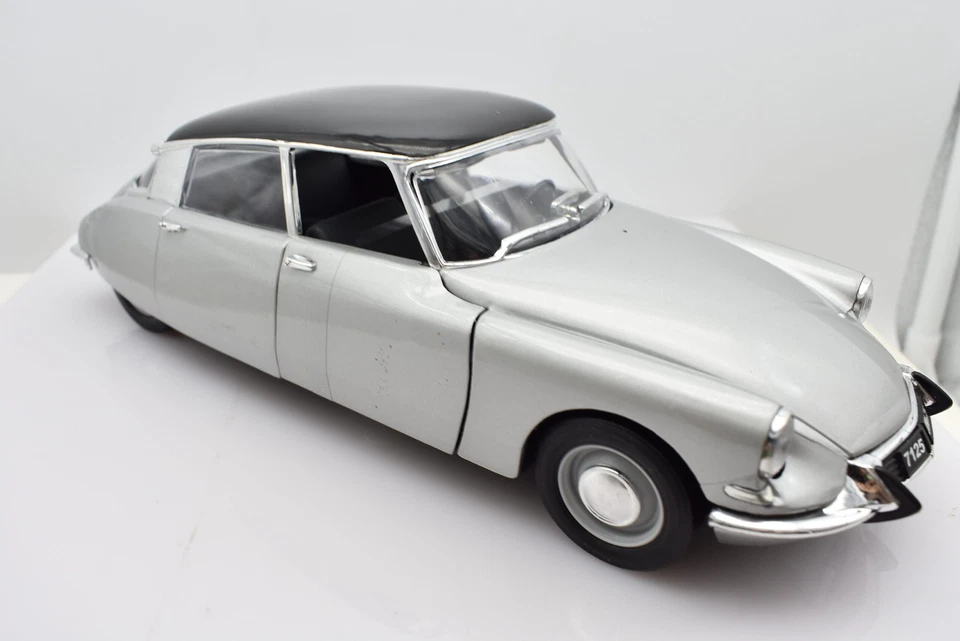 Modellino auto scala 1:18 CITROEN DS 19 diecast modellismo da collezione solido - Immagine 4 di 4