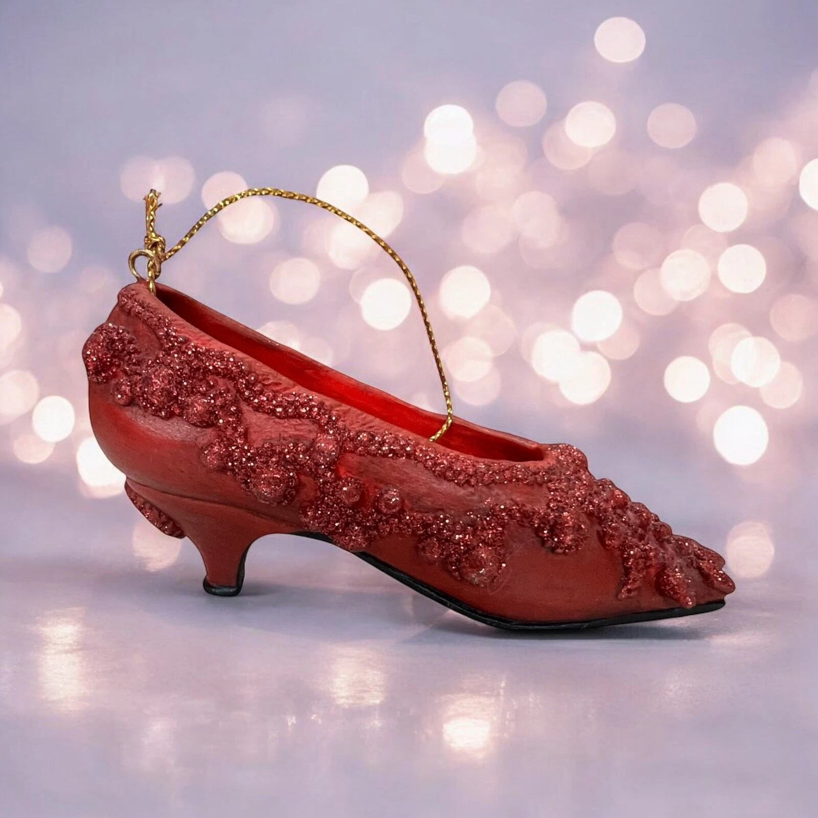Ancien ornement CHAUSSURE ROUGE DIOR Roger Vivier MMA Metropolitan Museum Of Art