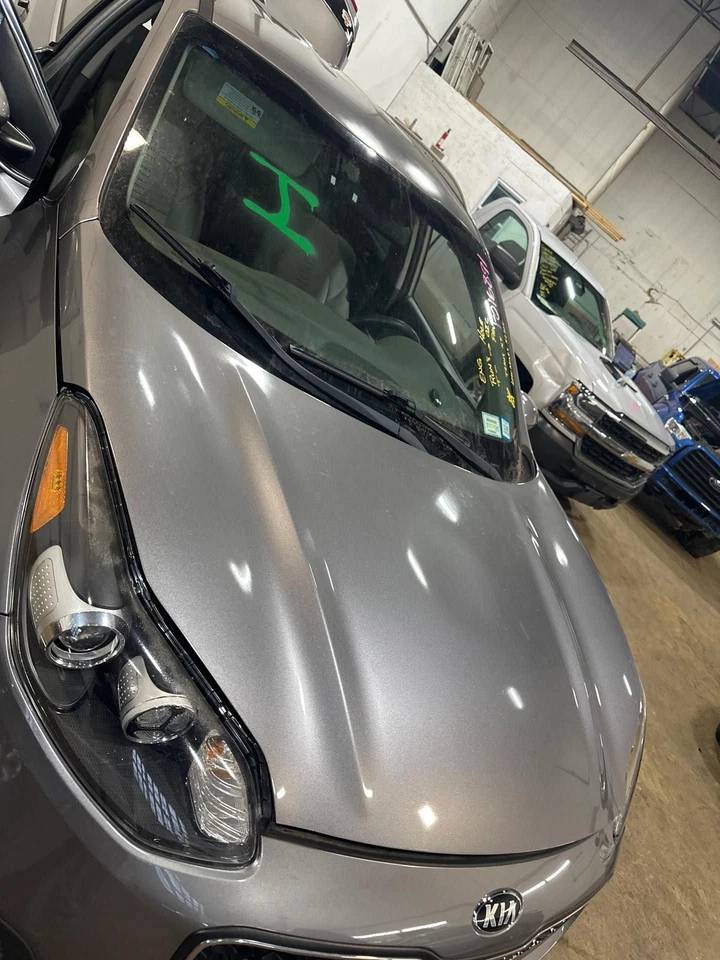 Used Hood fits: 2017 Kia Sportage FWD Grade A Foto 2 de 4