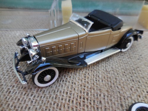 1931 Gold Cadillac V16 Cabriolet- by Rio made Italy Diecast/Plastic 1:43 - Picture 3 of 9