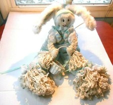 VINTAGE MOP SZMATA LALKA KRÓLIK PLUSZOWY 22" PÓŁKA SITTER EKSPOZYTOR SZYDEŁKOWY STRÓJ