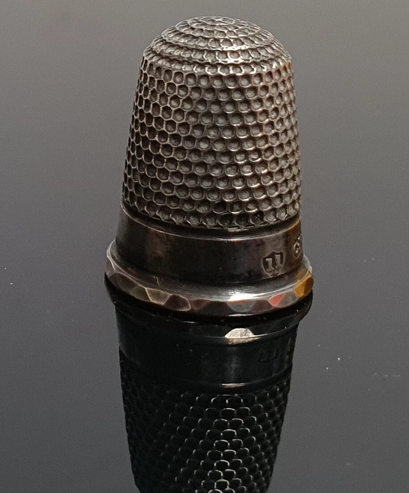 Antiguo dedal Chester Charles Horner de plata esterlina c1911 tamaño 11 borde biselado Foto 4 de 4