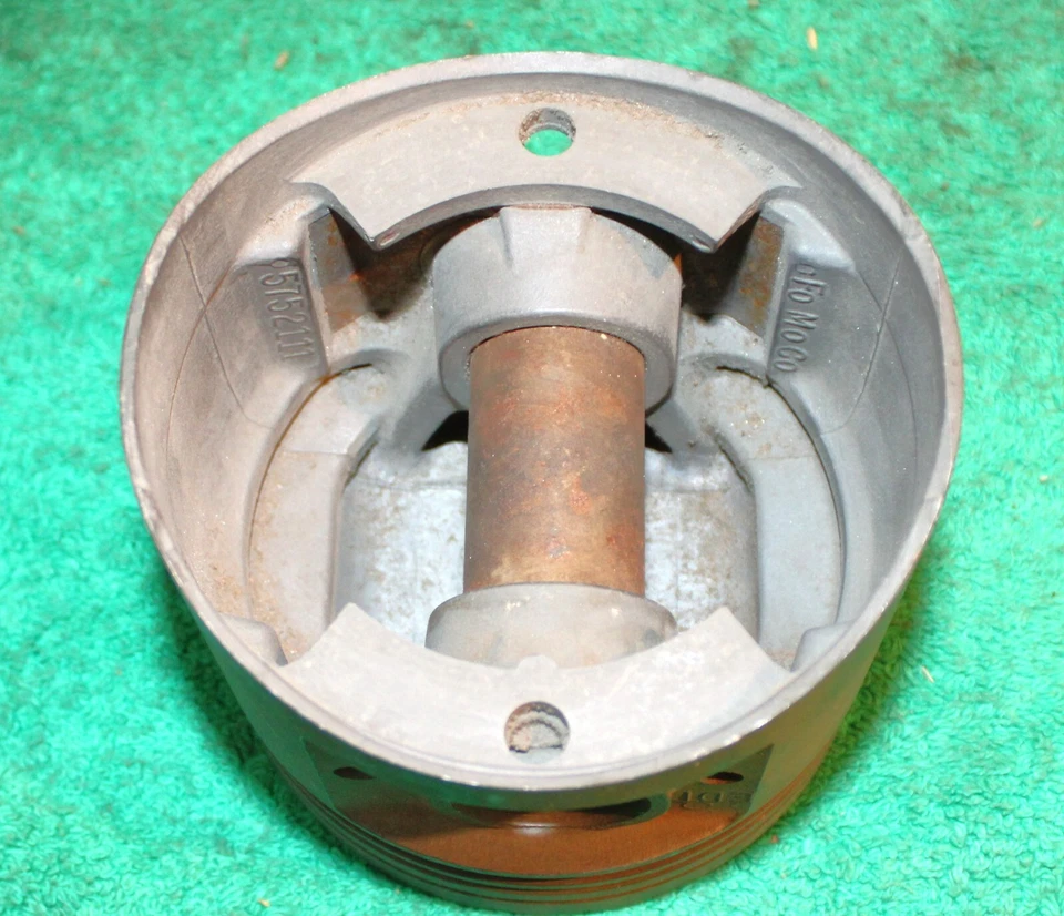 1960 Ford Galaxie Special Starliner NOS 352 4V 360Hp SPECIAL Std. PISTON & PIN - Image 4 of 4