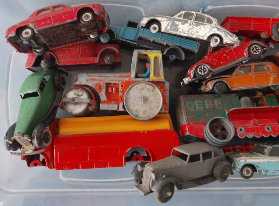 Lot De Camions Miniatures Dinky Toys – Collection Vintage – État D'occasion