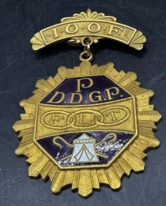 ODDFELLOWS IOOF District Deputy Grand Patriarch Uniform Medal Fraternity Pin
