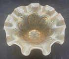 BEAUTIFUL VINTAGE CARNIVAL DUGAN PASTEL PEACH OPAL FLOWER & FRAMES RUFFLED BOWL