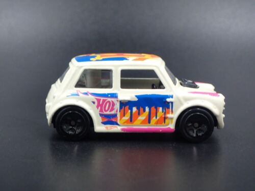 1959-1967 Austin Mini Cooper Mark I Blanco 1:64 Escala Diorama de Metal Modelo - Imagen 3 de 8
