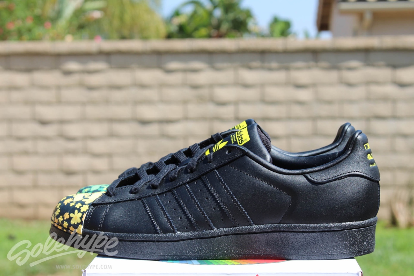 ADIDAS SUPERSTAR PHARRELL MR SUPERSHELL SZ 10 CORE BLACK YELLOW S83366 ADIDAS SUPERSTAR PHARRELL MR SUPERSHELL SZ 10 CORE BLACK YELLOW S83366