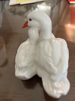Herend Hungary 2 7/8  in tall Porcelain Figurine - Pair of Ducks - No 5026