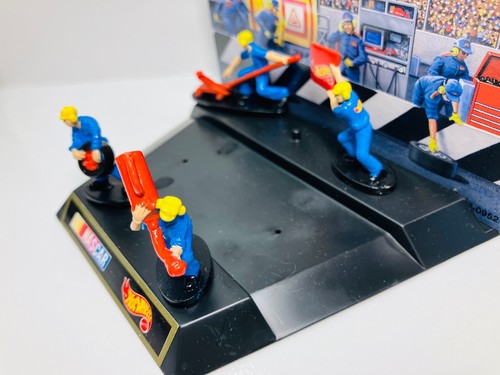 NEW ~ TYCO " HOT WHEELS " PIT DISPLAY & CREW ~ NICE Display for SLOT CARS #2 - Foto 4 di 4