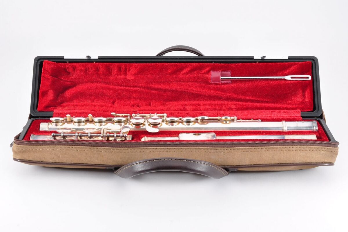 Yamaha YFL-311 Flute Silver Made in Japan w/Hardcase Yamaha YFL-311 Flute Silver Made in Japan w/Hardcase