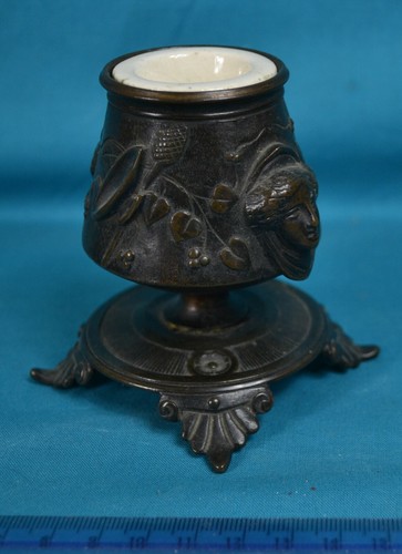 Fine Antique Victorian Bronze Neoclassical Inkwell With Ceramic Insert - Picture 2 of 9