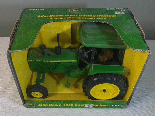 1999 Ertl John Deere Traktor 4040 Maßstab 1:16 #5133 Neu in OVP - Bild 2 von 4