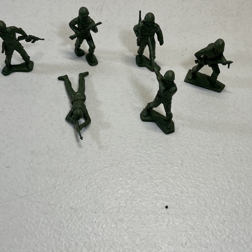Vintage MPC Plastic Green WWII Army Men 2 Inch Soldiers - Lot of 6 - Picture 3 of 12