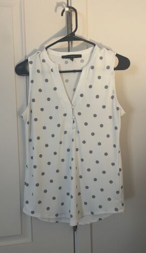 WHBM Tank Top Bluse weiß mit schwarz weißen Tupfen XS CHIC ärmellos Karriere