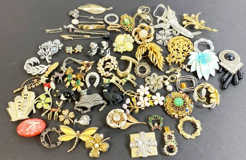 Costume Jewelry Brooches Pins Vintage lot of 66 Signed unsigned Crafting Art