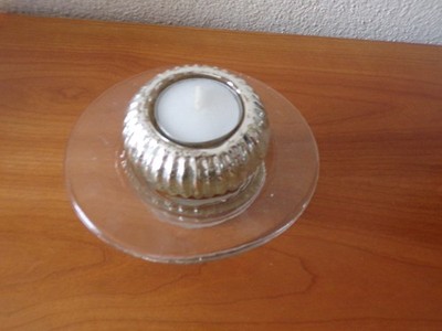 Biete ein Glas-Teelicht mit Glas-Untersetzer Dm ca 12,5cm sehr gut erhalten