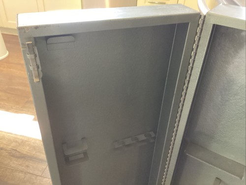VINTAGE CRAFTSMAN GRAY METAL TOOL WALL CABINET BOX 32 x 19 x 5” KEY & OVAL LOGO - Picture 3 of 23