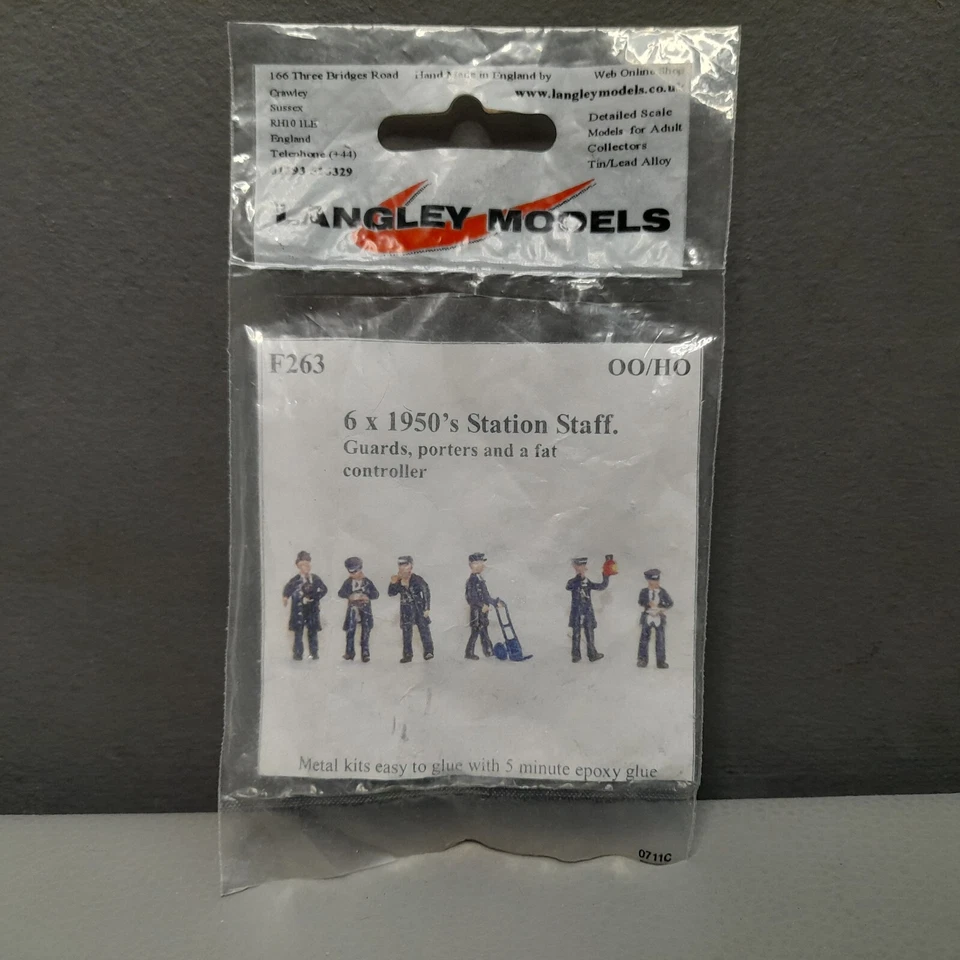 Metal Railway Figures x6 1950s Station Staff OO 1:76 4mm HO Made in England - Image 2 of 4