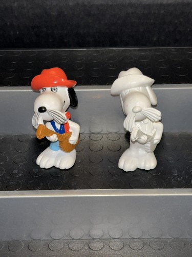 2 Peanuts Snoopy Spike Banjo PVC Figures United Feature Hong Kong White Beauty! - Picture 2 of 6