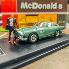 DCM 1/64 Scale Aston Martin DB5 Silver Diecast Car Model Toy with Action Figure