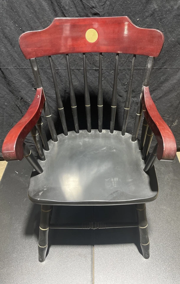 LOGOTIPO DE POLTRONA ESTILO VILLANOVA WINDSOR - Imagem 2 de 4