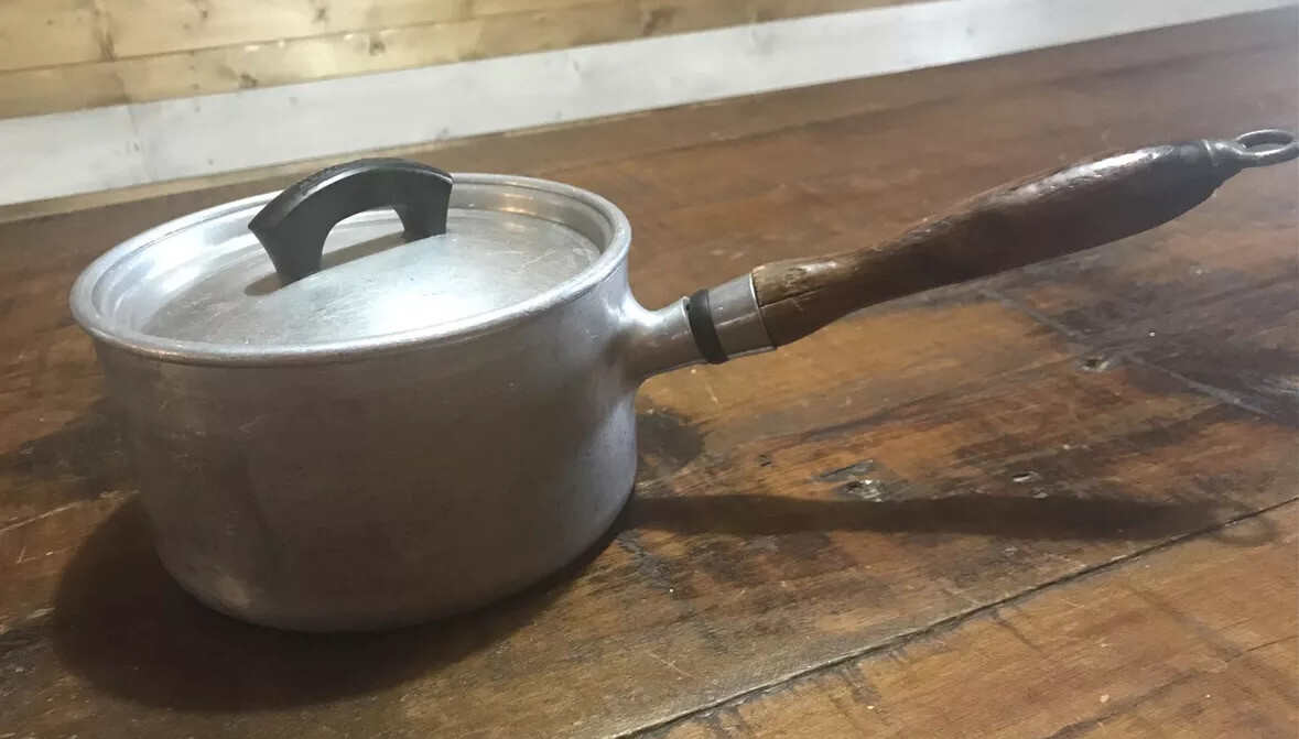 Vintage WEAR-EVER Aluminum Pot # 1041 No. 1041 with Lid Made In
