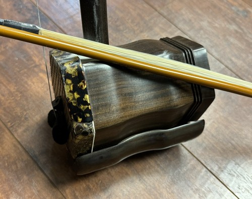 Erhu, suono di alta qualità, violino cinese del produttore Meastro 制琴大师王国兴传统六角老红木二胡 - Foto 7 di 9