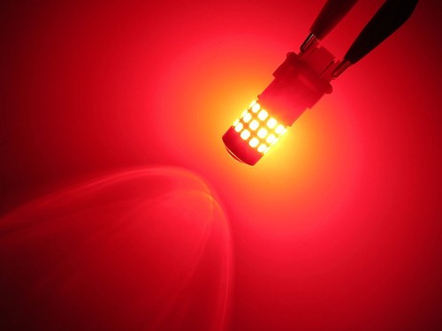 Bombilla/lámpara trasera de freno con señal de giro trasera Alla Lighting 39 LED para Ford, roja - Imagen 6 de 11