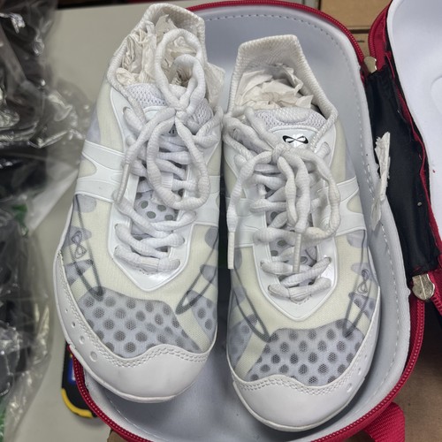 Nfinity Vengeance Cheer Schuh weiß US Erwachsene Damengröße 5 mit Aufbewahrungskoffer
