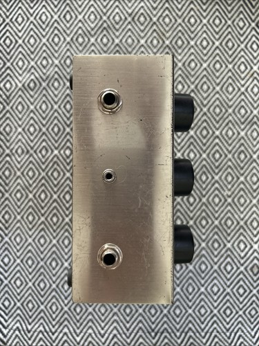 Electro Harmonix Vintage Pulsar Variable Shape Tremolo Pedal - Vintage Big Box - Picture 4 of 4