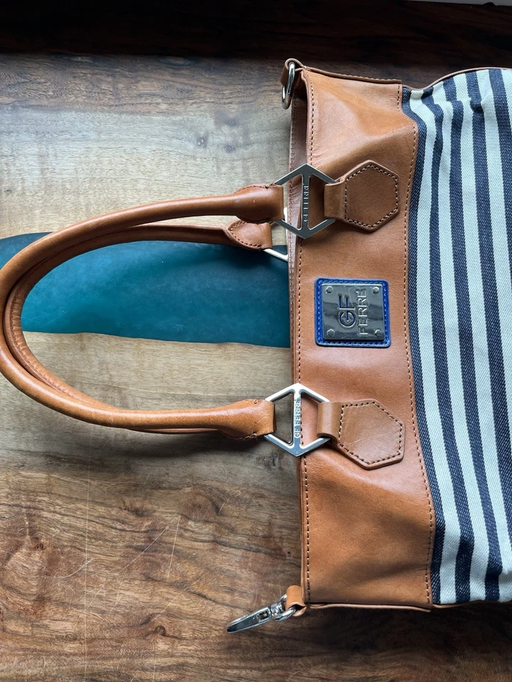 Bolso de Mano Gianfranco Ferre Hecho de Lona y Cuero Foto 2 de 4