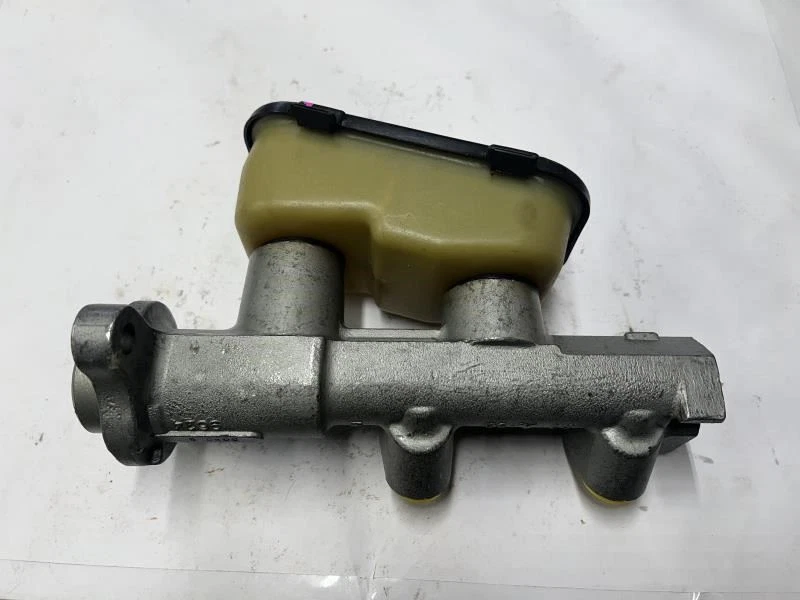 Cilindro maestro de freno para Chevrolet Celebrity 83-86 Pontiac Phoenix 1983-1984 Foto 2 de 3