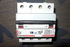 DISJONCTEUR DIFFERENTIEL 4PÔLES 32A 300mA TYPE AC, TETRA, 32AMPERE LEGRAND 07980
