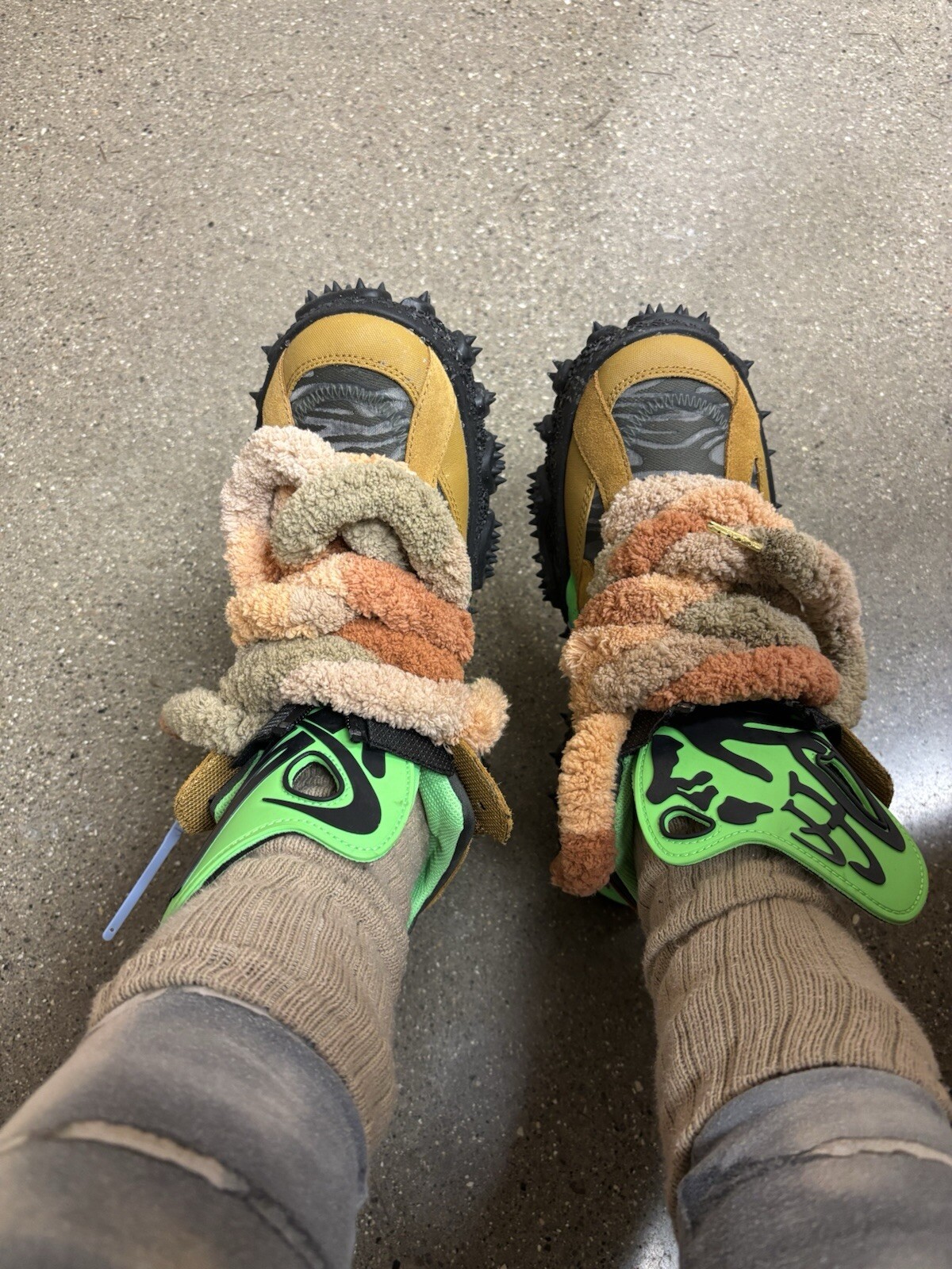 OFF WHITE X NIKE NIKE AUR TWRRA FORMA X OFF WHITE WHEAT SIZE 8