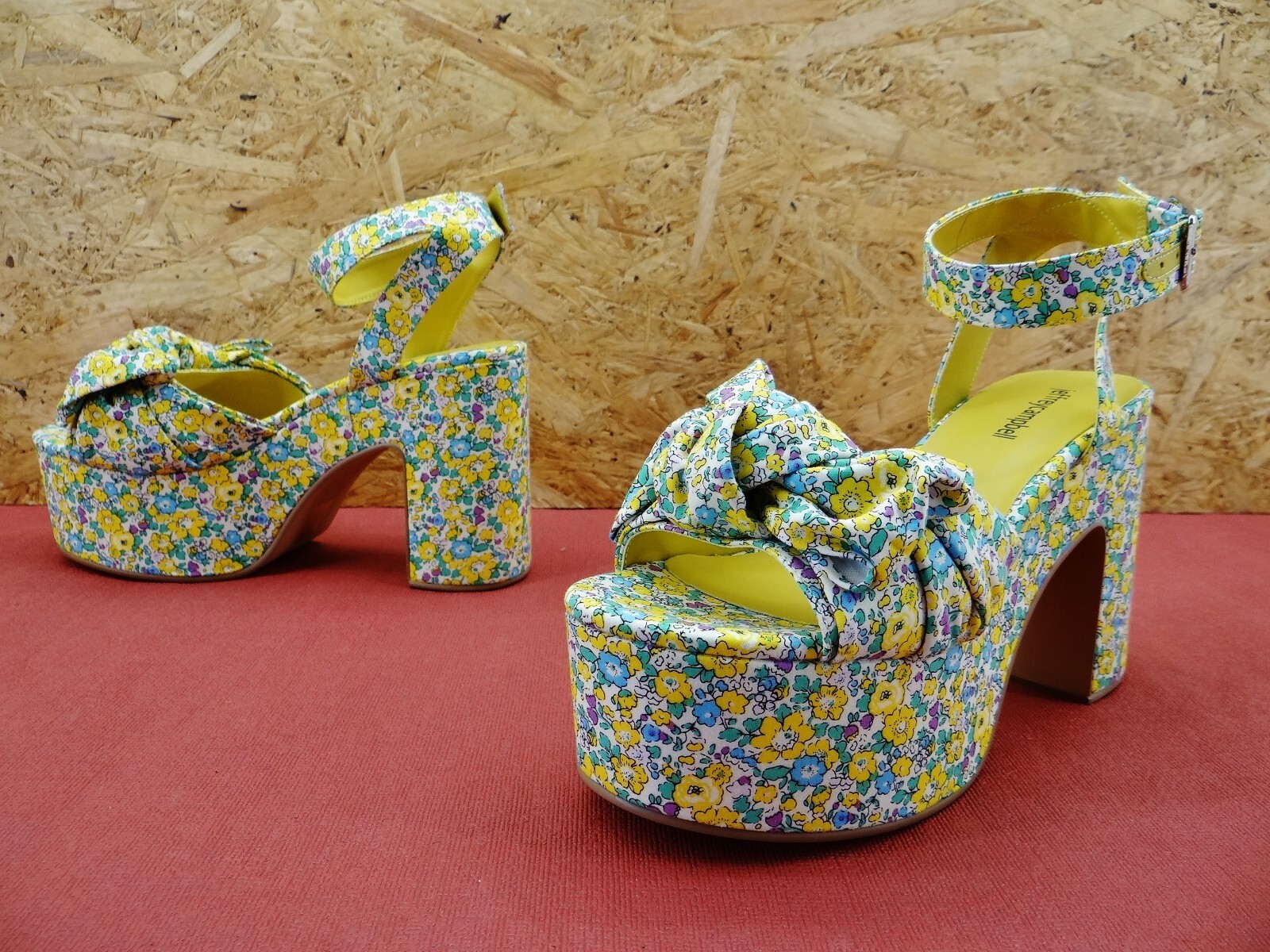 Foto 3 di 9