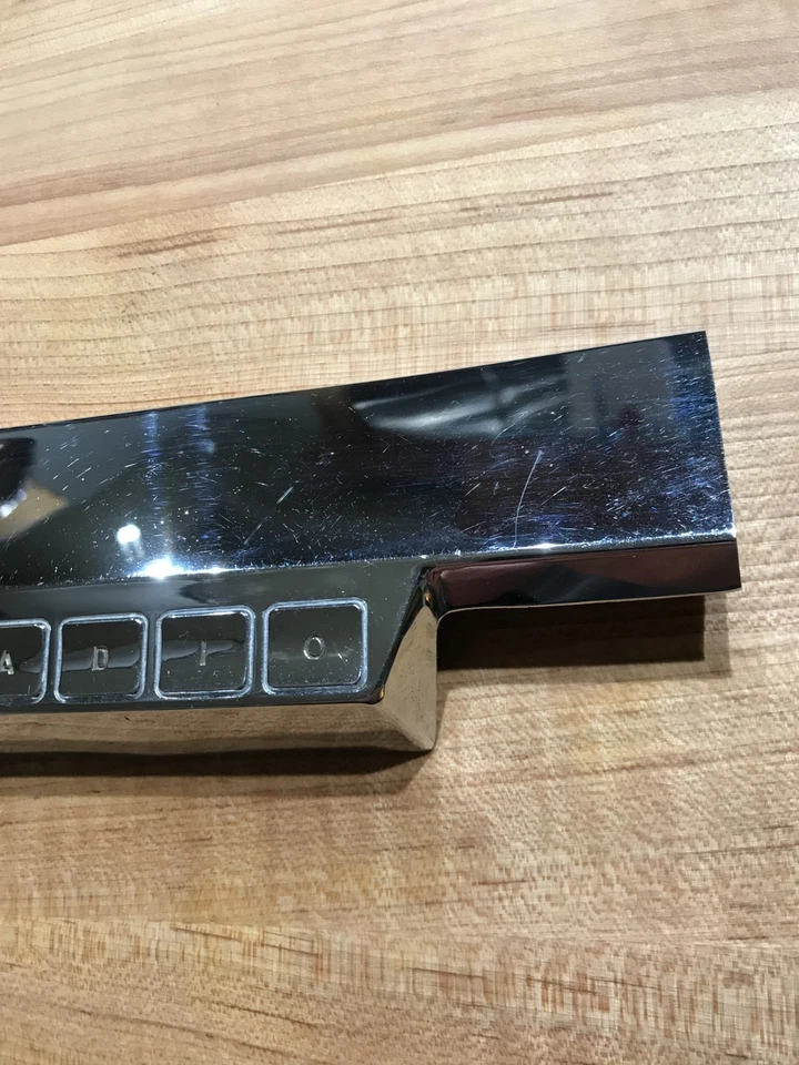 1954-55 STUDEBAKER HAWK CROMO METAL RADIO AM BORRAR PLACA CUBIERTA OEM Foto 4 de 4