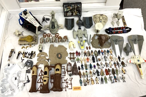VINTAGE KENNER STAR WARS FIGURE, VEHICLE, PLAYSETS, AND PARTS LOT